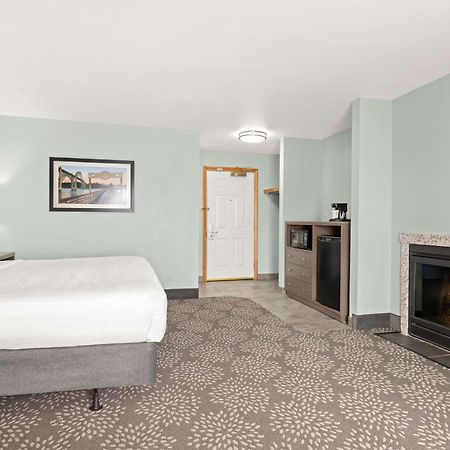La Quinta By Wyndham Newport Hotel Exterior foto
