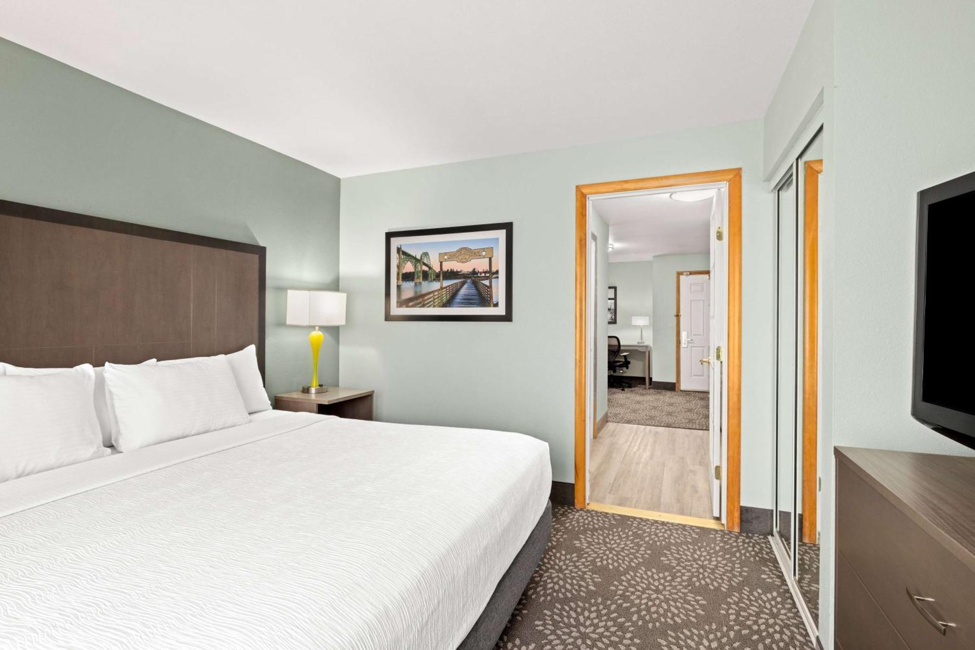 La Quinta By Wyndham Newport Hotel Exterior foto